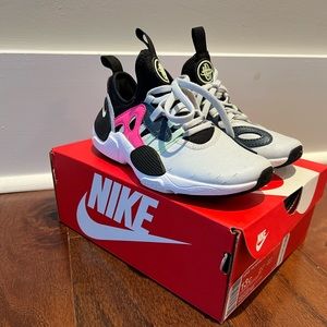 Nike Huarache E.D.G.E boys sneakers